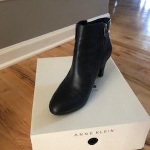 Anne Klein Aksondra Bootie - Black